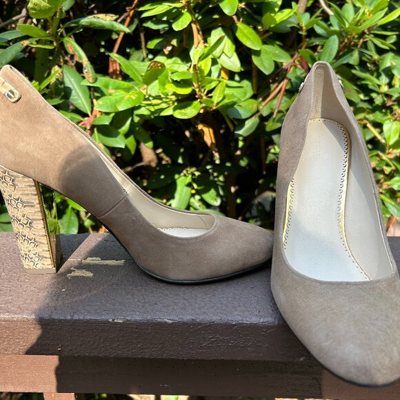 C WONDER Chunky Heel Tan-colored Suede Pump/Shoe - NWT - Picture 2 of 8